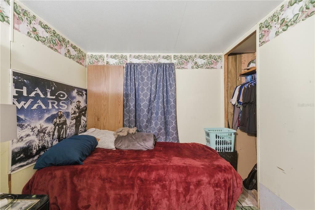 For Sale: $340,000 (5 beds, 4 baths, 3318 Square Feet)