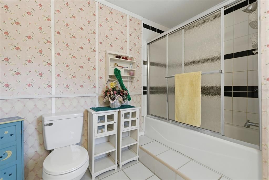 For Sale: $340,000 (5 beds, 4 baths, 3318 Square Feet)