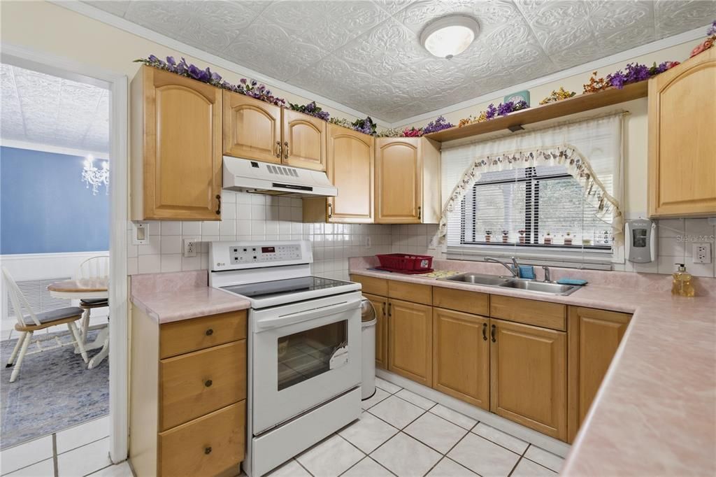 For Sale: $340,000 (5 beds, 4 baths, 3318 Square Feet)