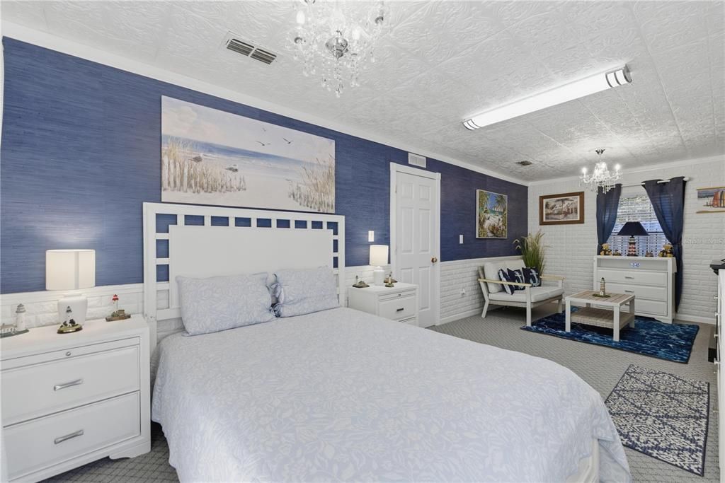 For Sale: $340,000 (5 beds, 4 baths, 3318 Square Feet)