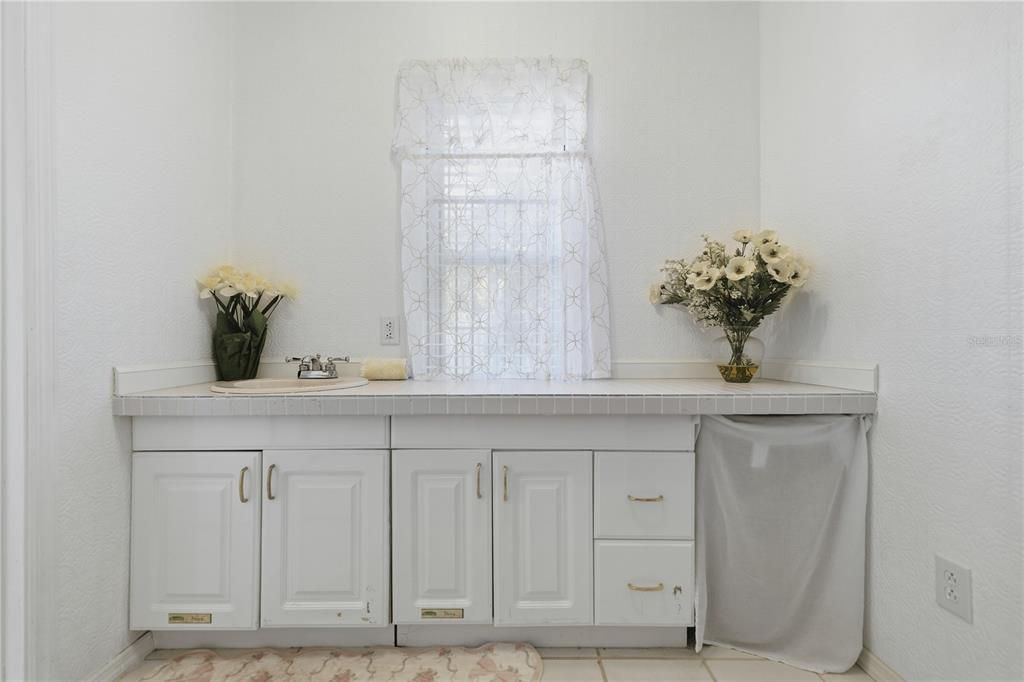 For Sale: $340,000 (5 beds, 4 baths, 3318 Square Feet)