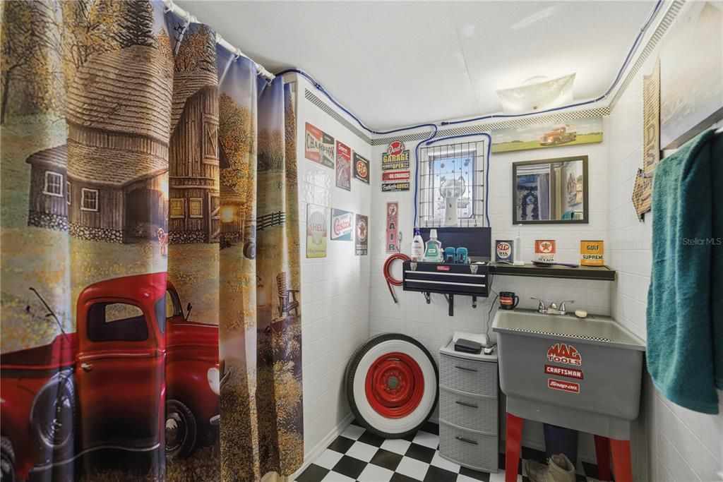 For Sale: $340,000 (5 beds, 4 baths, 3318 Square Feet)