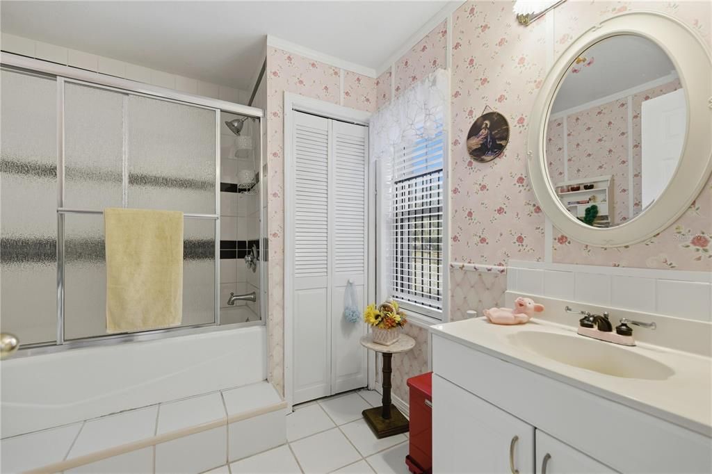 For Sale: $340,000 (5 beds, 4 baths, 3318 Square Feet)