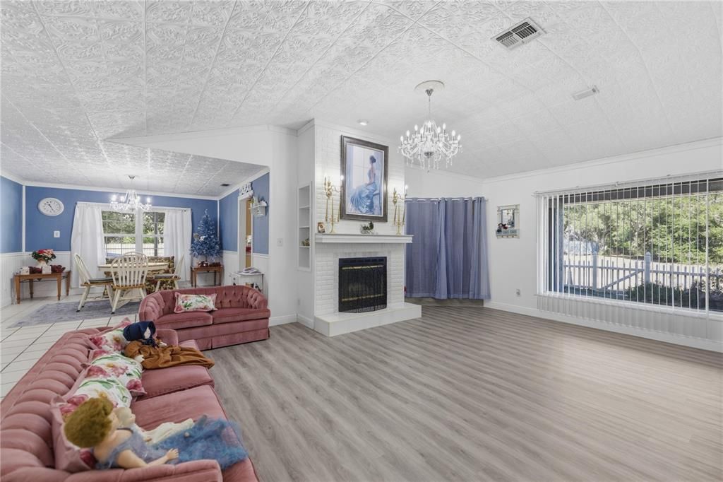 For Sale: $340,000 (5 beds, 4 baths, 3318 Square Feet)