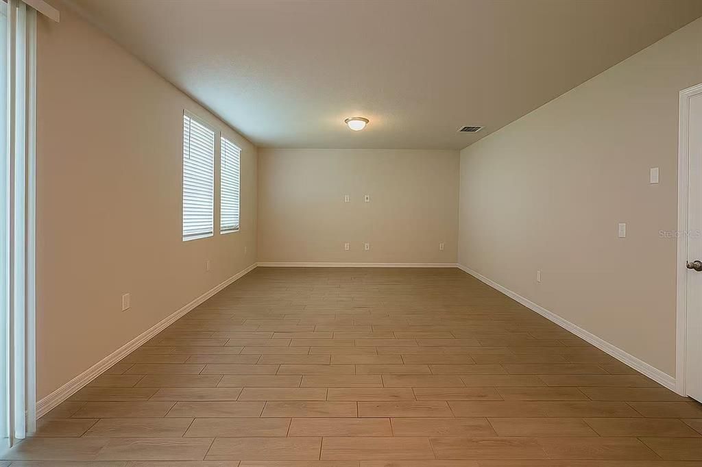 待售: $535,000 (4 贝兹, 3 浴室, 2343 平方英尺)