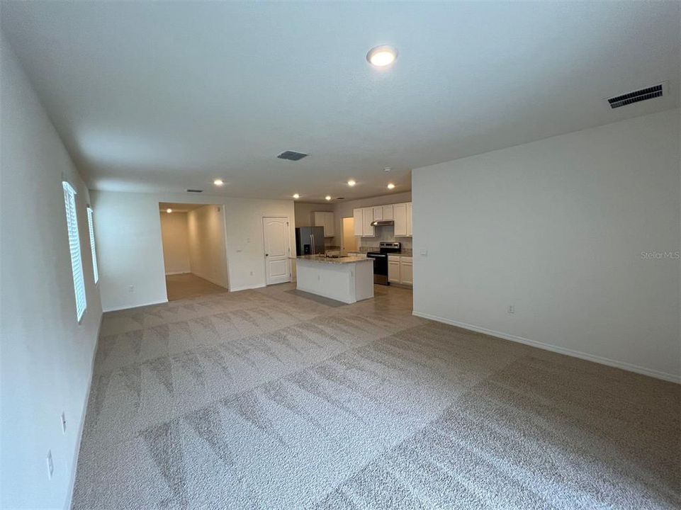 For Sale: $384,000 (5 beds, 3 baths, 2522 Square Feet)