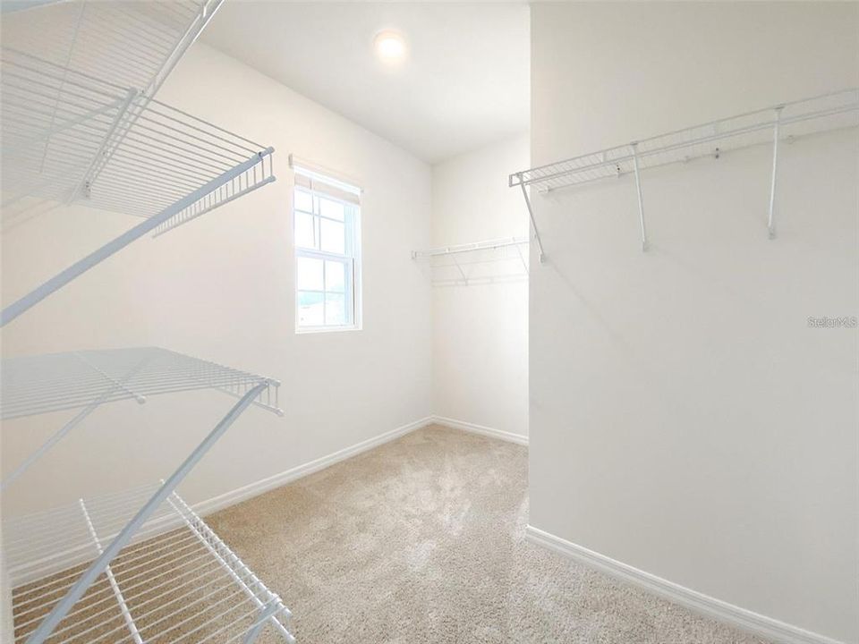 For Sale: $384,000 (5 beds, 3 baths, 2522 Square Feet)