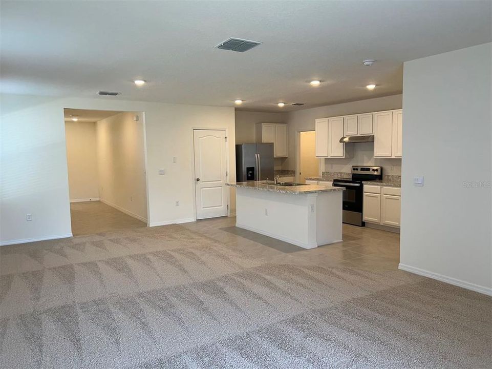 For Sale: $384,000 (5 beds, 3 baths, 2522 Square Feet)