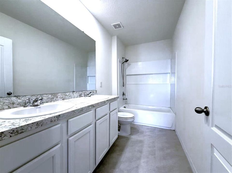 For Sale: $384,000 (5 beds, 3 baths, 2522 Square Feet)