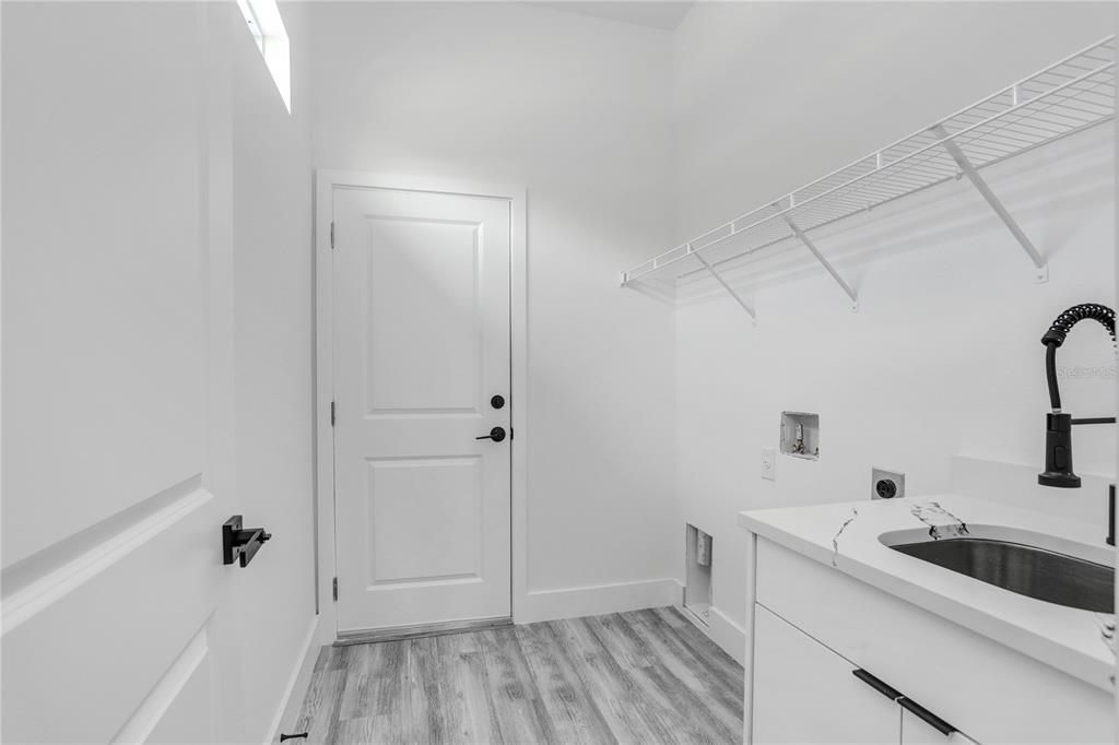 En Venta: $675,000 (4 camas, 2 baños, 1838 Pies cuadrados)