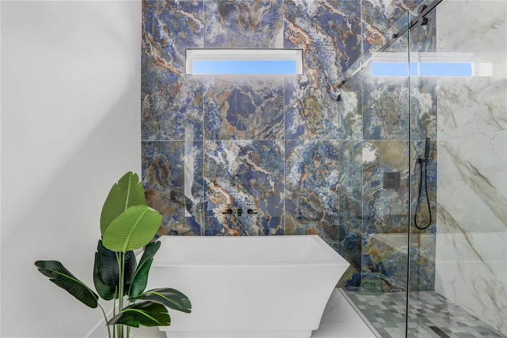 En Venta: $675,000 (4 camas, 2 baños, 1838 Pies cuadrados)