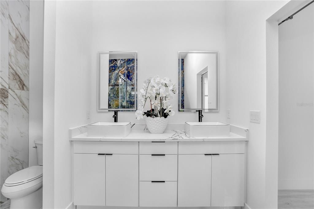 En Venta: $675,000 (4 camas, 2 baños, 1838 Pies cuadrados)