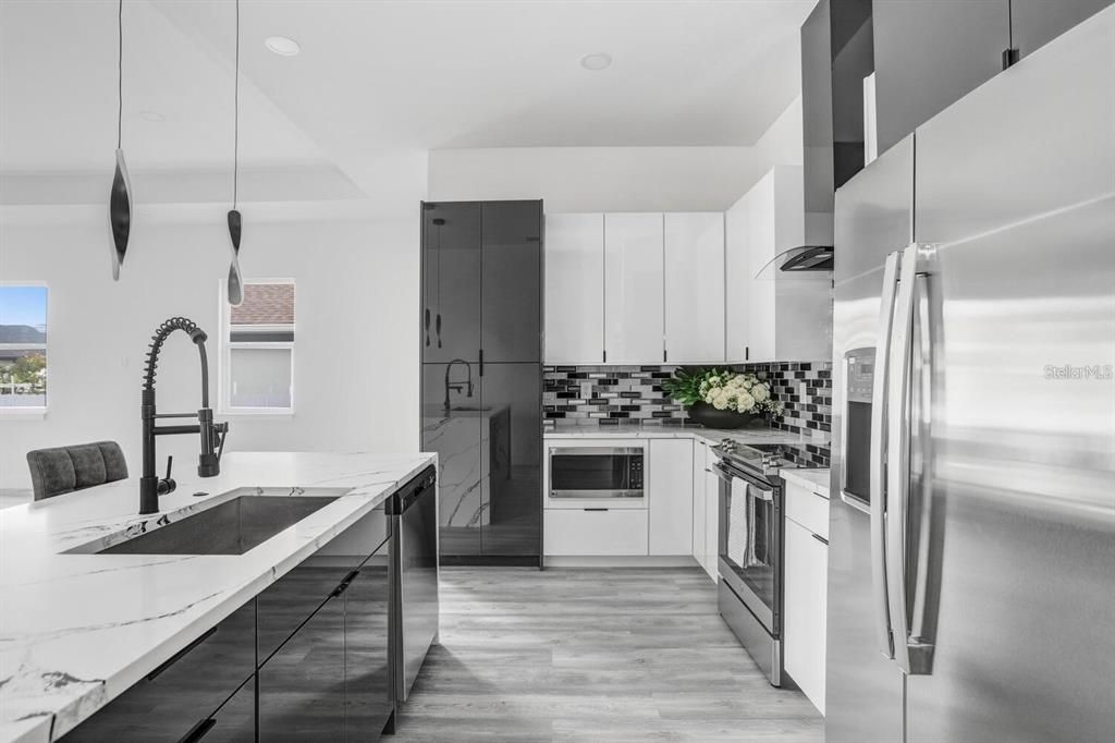 En Venta: $675,000 (4 camas, 2 baños, 1838 Pies cuadrados)