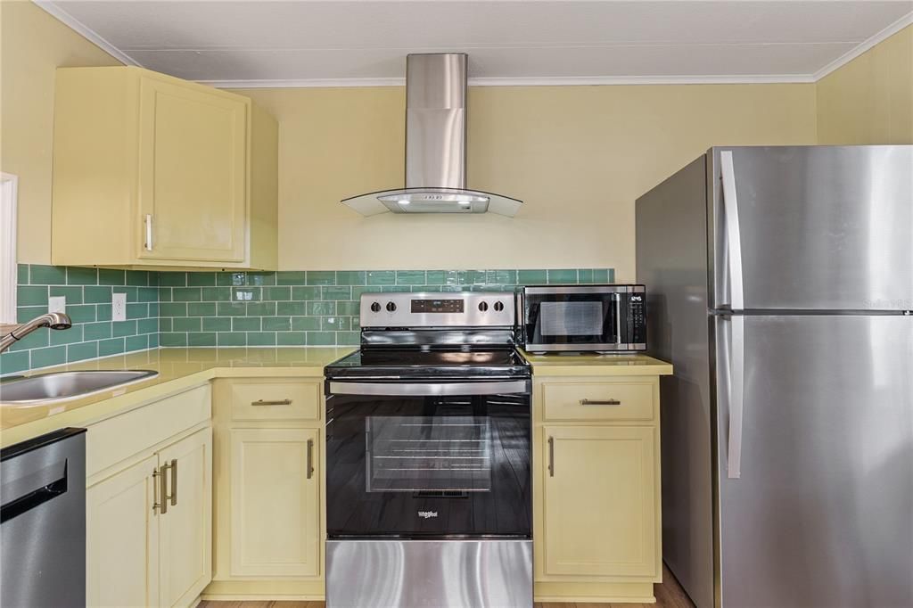 На продажу: $140,000 (2 спален, 2 ванн, 840 Квадратных фут)