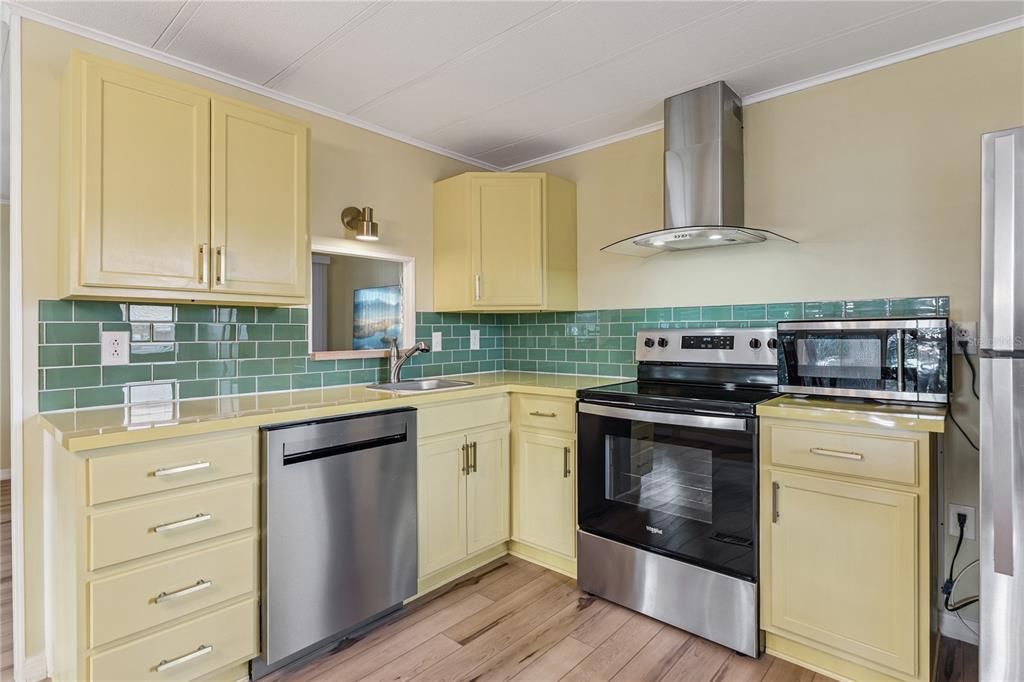 На продажу: $140,000 (2 спален, 2 ванн, 840 Квадратных фут)