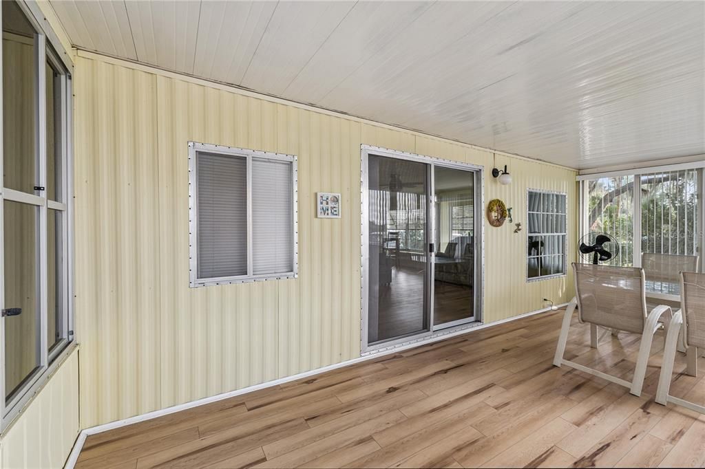 На продажу: $140,000 (2 спален, 2 ванн, 840 Квадратных фут)