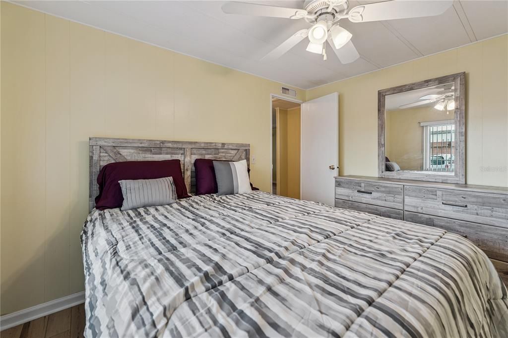 На продажу: $140,000 (2 спален, 2 ванн, 840 Квадратных фут)