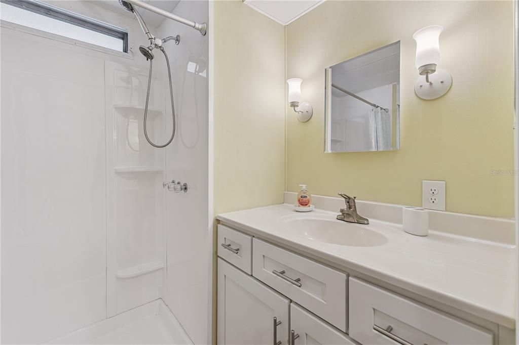 На продажу: $140,000 (2 спален, 2 ванн, 840 Квадратных фут)