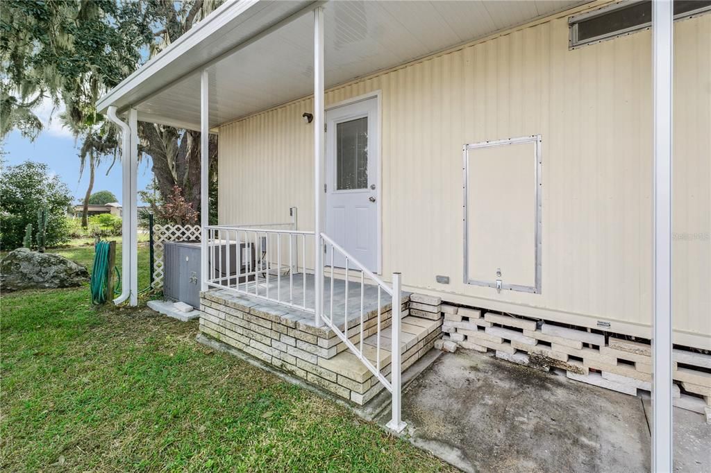 На продажу: $140,000 (2 спален, 2 ванн, 840 Квадратных фут)