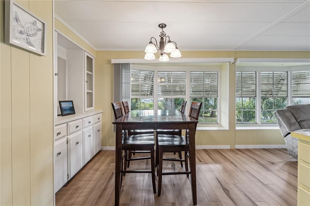 На продажу: $140,000 (2 спален, 2 ванн, 840 Квадратных фут)