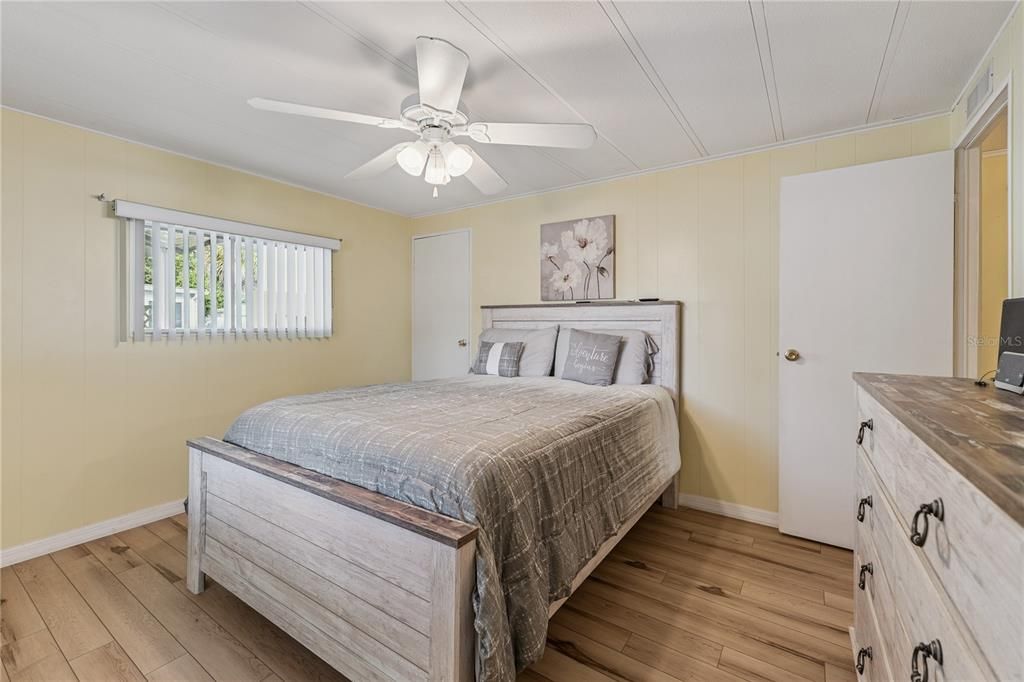 На продажу: $140,000 (2 спален, 2 ванн, 840 Квадратных фут)