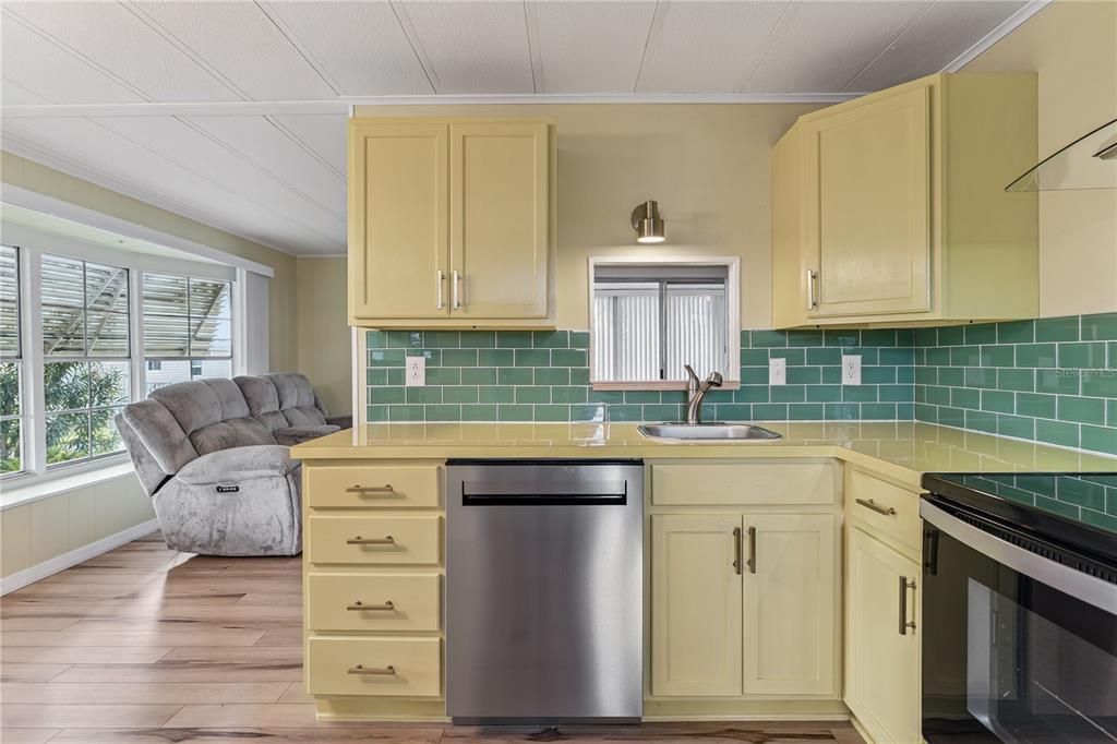 На продажу: $140,000 (2 спален, 2 ванн, 840 Квадратных фут)