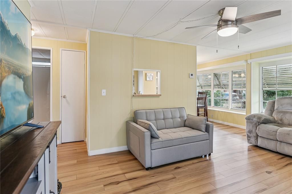 На продажу: $140,000 (2 спален, 2 ванн, 840 Квадратных фут)