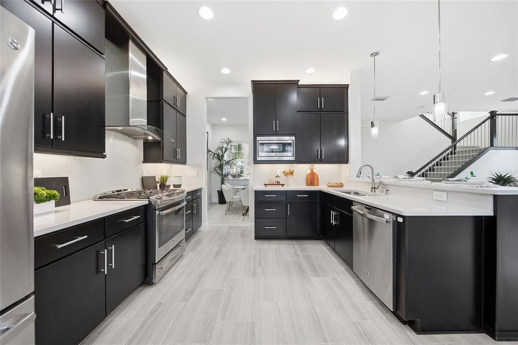 For Sale: $649,900 (4 beds, 4 baths, 2728 Square Feet)