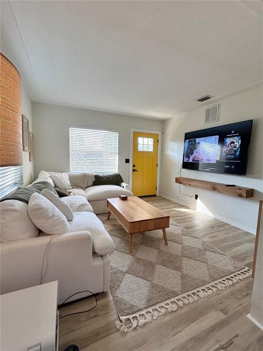 For Rent: $2,700 (3 beds, 2 baths, 1080 Square Feet)