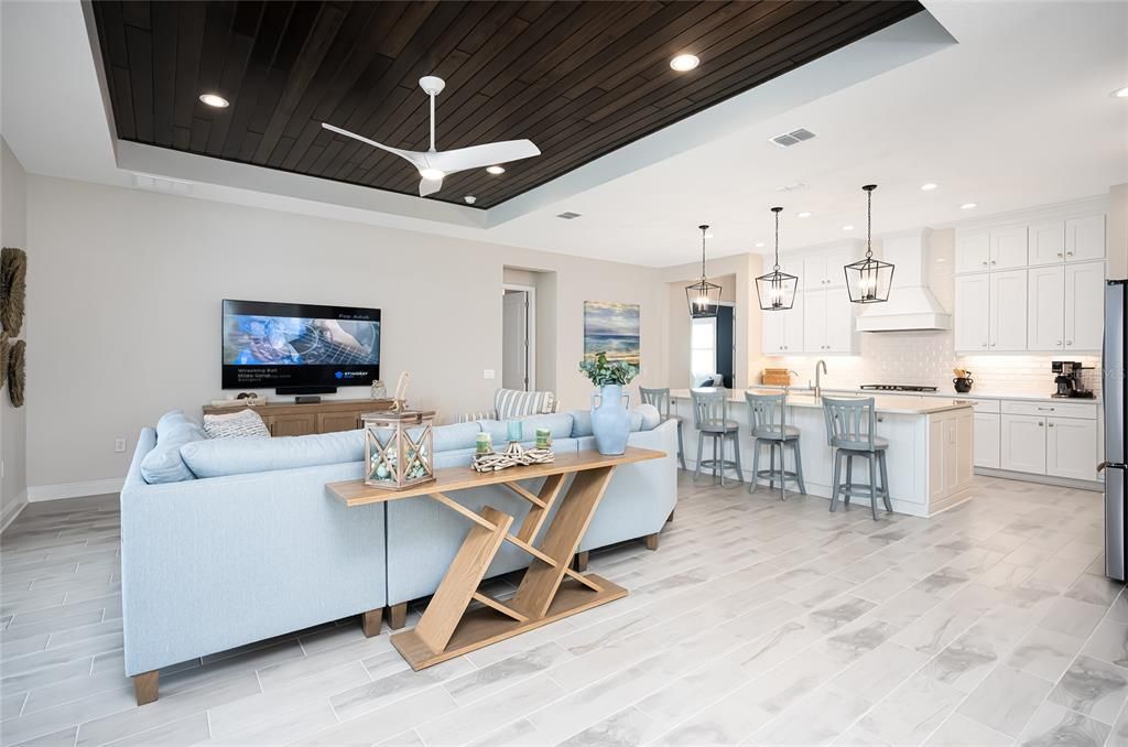 En Venta: $799,000 (3 camas, 2 baños, 2327 Pies cuadrados)