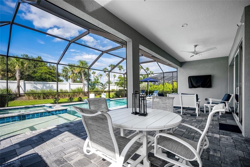 En Venta: $799,000 (3 camas, 2 baños, 2327 Pies cuadrados)