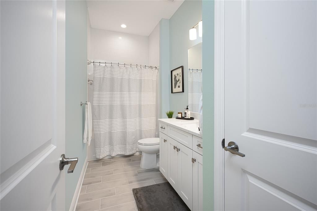 En Venta: $799,000 (3 camas, 2 baños, 2327 Pies cuadrados)