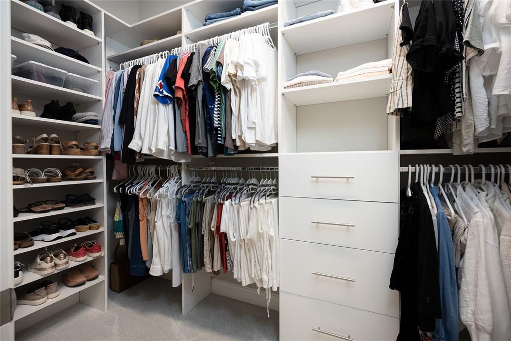 En Venta: $799,000 (3 camas, 2 baños, 2327 Pies cuadrados)