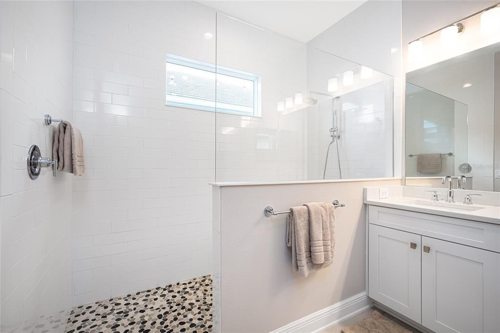 En Venta: $799,000 (3 camas, 2 baños, 2327 Pies cuadrados)