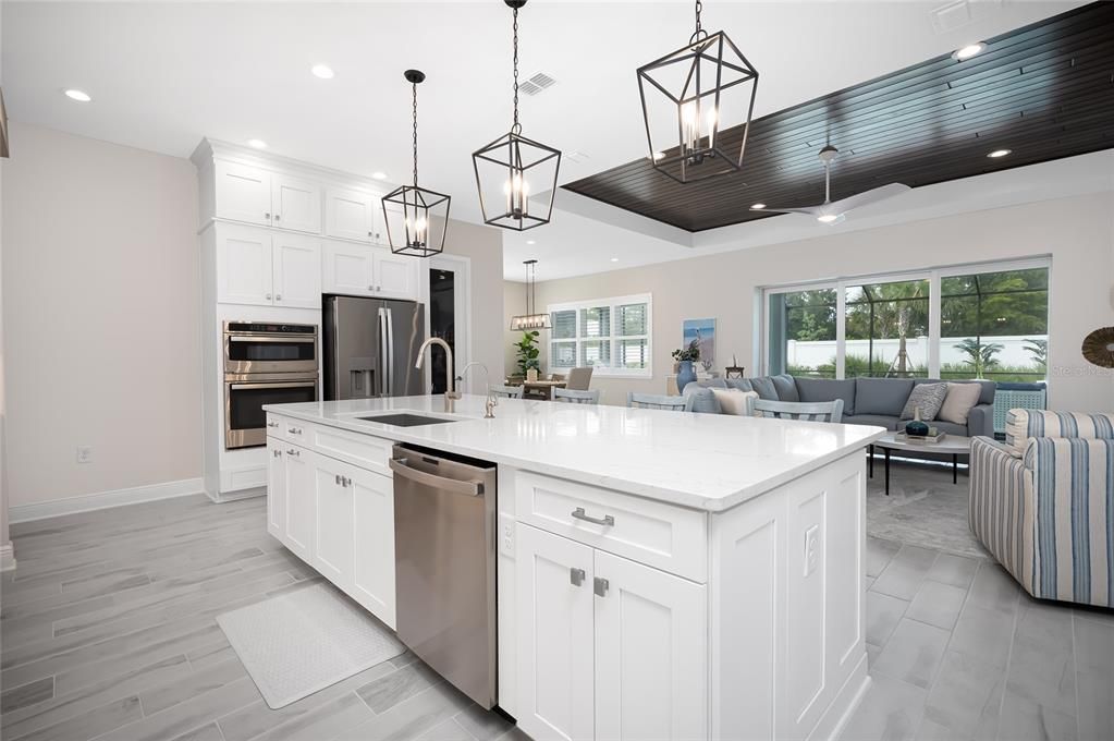 En Venta: $799,000 (3 camas, 2 baños, 2327 Pies cuadrados)