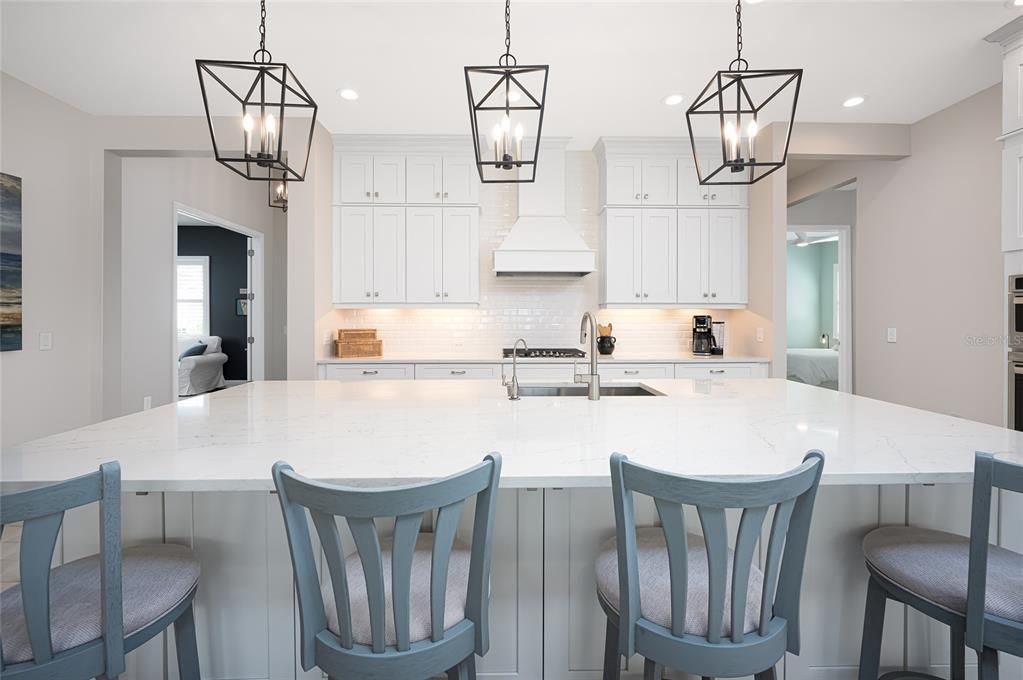 En Venta: $799,000 (3 camas, 2 baños, 2327 Pies cuadrados)