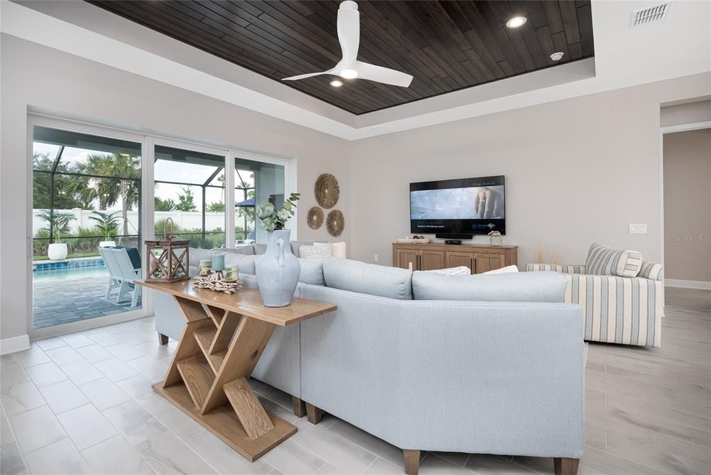 En Venta: $799,000 (3 camas, 2 baños, 2327 Pies cuadrados)