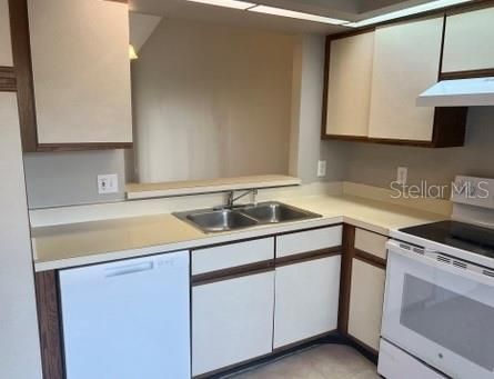 For Rent: $1,575 (2 beds, 2 baths, 952 Square Feet)