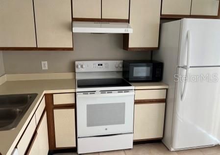 For Rent: $1,575 (2 beds, 2 baths, 952 Square Feet)