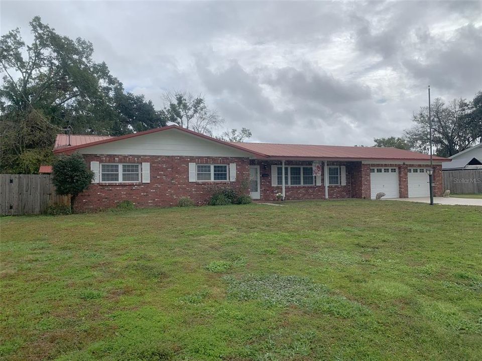 For Sale: $324,900 (3 beds, 2 baths, 1741 Square Feet)