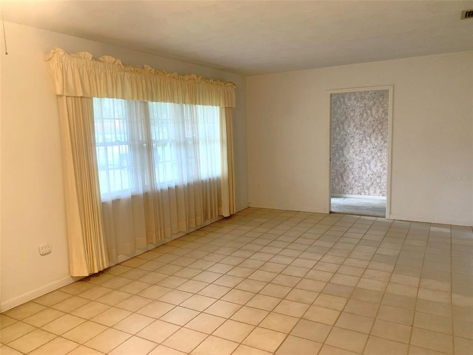 For Sale: $324,900 (3 beds, 2 baths, 1741 Square Feet)