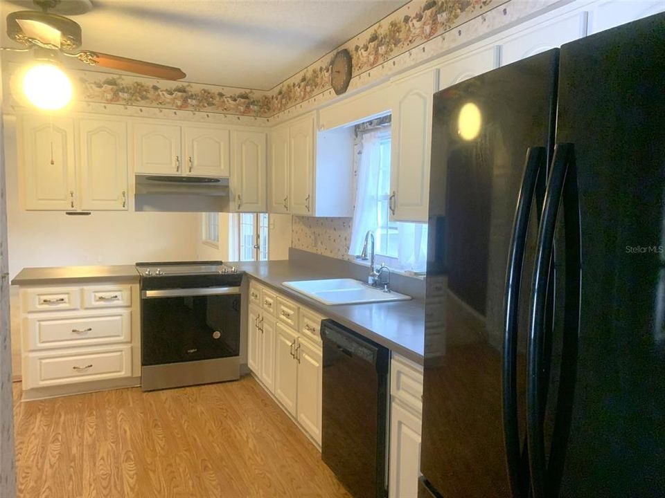 For Sale: $324,900 (3 beds, 2 baths, 1741 Square Feet)