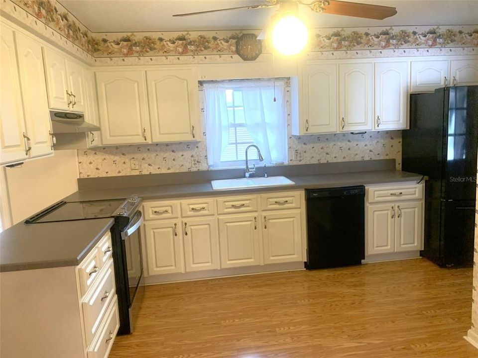 For Sale: $324,900 (3 beds, 2 baths, 1741 Square Feet)