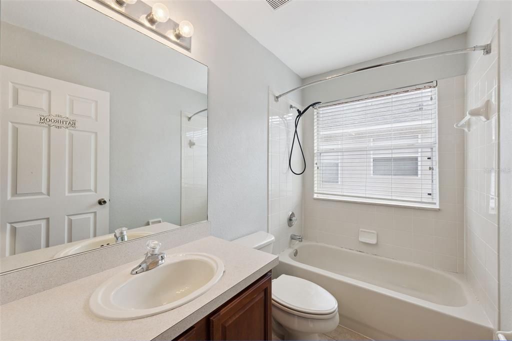 待售: $355,000 (3 贝兹, 2 浴室, 2165 平方英尺)