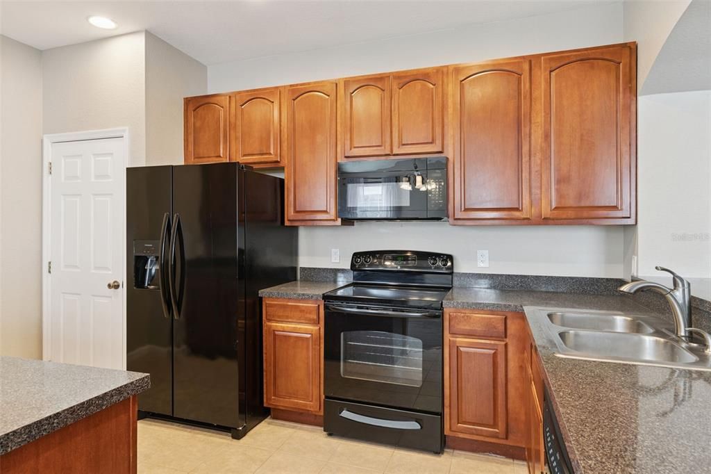 待售: $355,000 (3 贝兹, 2 浴室, 2165 平方英尺)