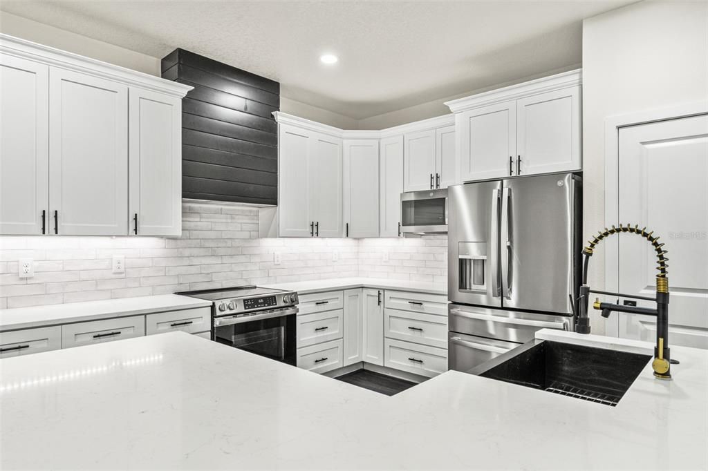 待售: $449,000 (4 贝兹, 3 浴室, 2345 平方英尺)