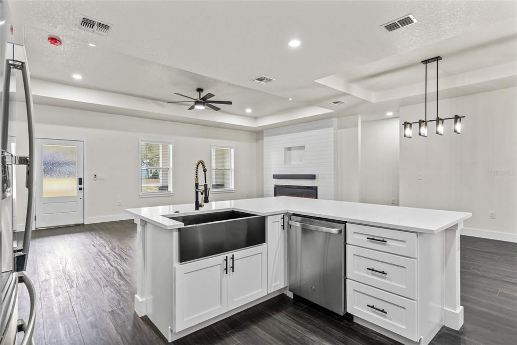 待售: $449,000 (4 贝兹, 3 浴室, 2345 平方英尺)