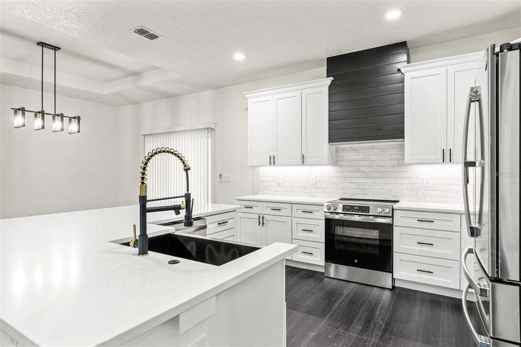 待售: $449,000 (4 贝兹, 3 浴室, 2345 平方英尺)