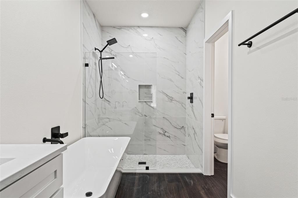 待售: $449,000 (4 贝兹, 3 浴室, 2345 平方英尺)