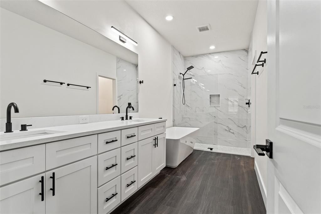 待售: $449,000 (4 贝兹, 3 浴室, 2345 平方英尺)